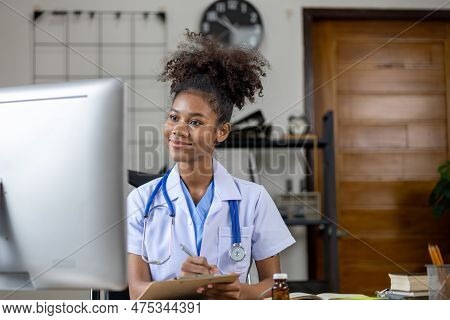 An American Female Doctor Works In A Hospital Office, She Is A General Practitioner And Internal Med