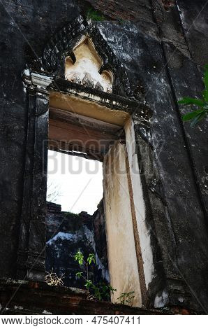 Ancient Ruins Buildings And Antique Architecture Dusit Sawan Thanya Mahaprasat Hall Of King Narai Ra