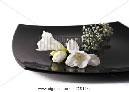 Üstünde belgili tanımlık Flowerses nöbet; tutun.