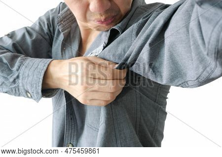 Men Wear White Sleeves, Arms Are Covered With Armpits, Sweat Are Unclean And Unclean. Health Care Co
