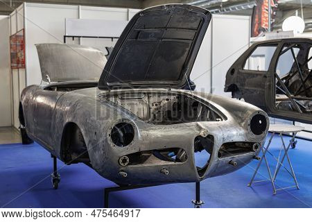 Only Exterior Body, Outer Shell Or Chassis Of A Passenger Car With No Additional Parts, No Engine, T