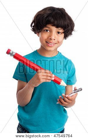 거 대 한 연필로 귀여운 혼혈 아이입니다.