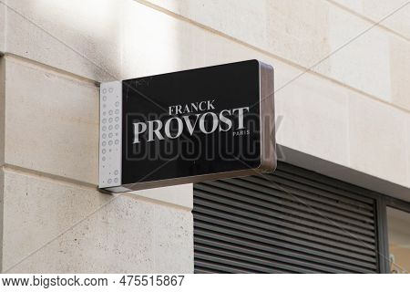 Lyon , Aura France - 04 27 2023 : Franck Provost Logo Sign And Brand Text Chain Signboard Of Salon F