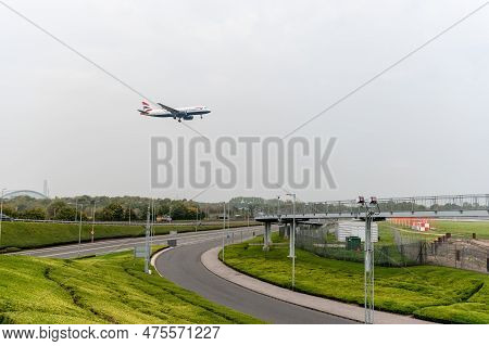 London, England - September 27, 2017: British Airways Airlines Airbus A320 G-euui Landing In London 