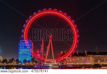 London, England - September 27, 2017: Spinning London Eye And Themas River. Night. England, United K
