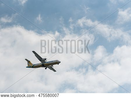 Manila, Philippines, February 20, 2017: Cebu Pacific Airlines Atr 72 Rp-c7286 Landing In Manila Inte