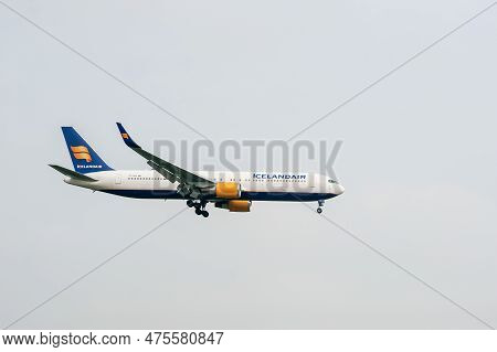 London, England - September 27, 2017: Icelandair Airlines Boeing 767 Tf-isw Landing In London Heathr