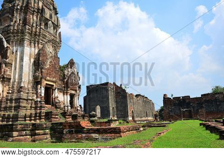 Ancient Ruins Building And Antique Architecture Of Wat Phra Sri Rattana Mahathat Temple For Thai Peo