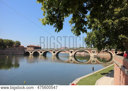 Pont-neuf (new Bridge) In Toulouse, Occitania, France