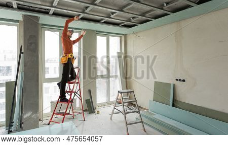 Worker Set The Ceiling Profile In The New Flat