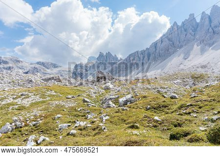 Dobbiaco, Italy-september 11, 2021:view Of The Piani Lakes Near The Three Peaks Of Lavareto And The 