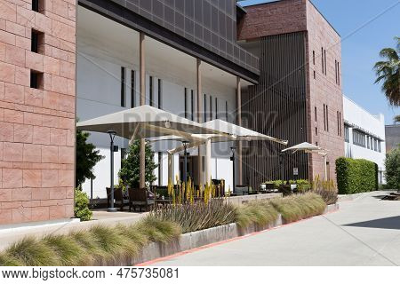 La Verne, Ca - April 27 2023: Outdoor Dining At The University Of La Verne