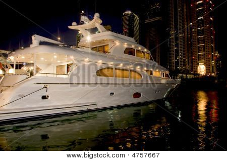Super Yacht i natt