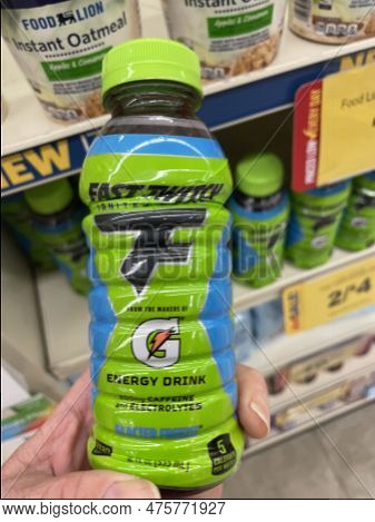Grovetown, Ga Usa - 04 30 23: Grocery Store Gatorade Sports Drink Hand Holding