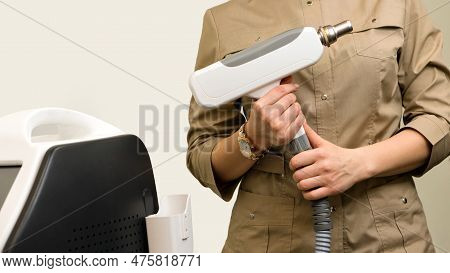 Сosmetologist Holds Hands Maniple For Carbon Peeling And Tattoo Or Permanent Makeup Removal Procedur
