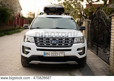 Ternopil, Ukraine -may, 2023: Ford Explorer Family Car With Roof Rack Thule Motion Xxl Box In Ukrain