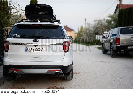Ternopil, Ukraine -may, 2023: Ford Explorer Family Car With Roof Rack Thule Motion Xxl Box In Ukrain