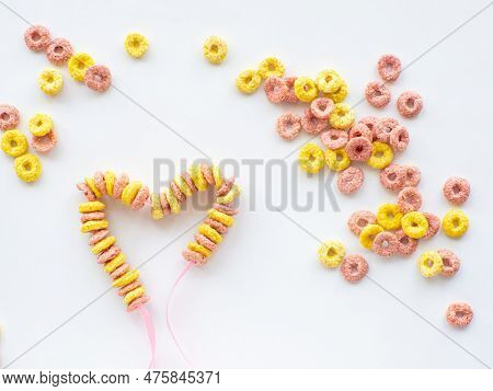Edible Diy Bracelet In Hearts For Valentine's Day. Diy For Kids. Bracelet Made With Froot Ring Shape