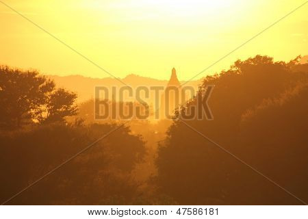Gün batımında Pagoda | Bagan, Myanmar