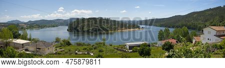 Eira Do Melo, Portugal - May 01, 2023 : Panoramic View Of The Douro River And Its Beautiful Banks, P
