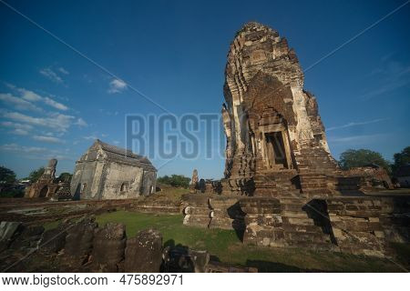 Lop Buri ,thailand - November 25 , 2018 : Wat Nakhon Kosa Announced The Registration Of National Imp