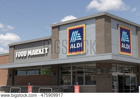 Warsaw - Circa May 2023: Aldi Discount Supermarket. Aldi Sells A Range Of Grocery Items, Including P