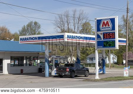 Silver Lake - Circa May 2023: Marathon Petroleum Retail Gas Station. Marathon Petroleum Refines And 
