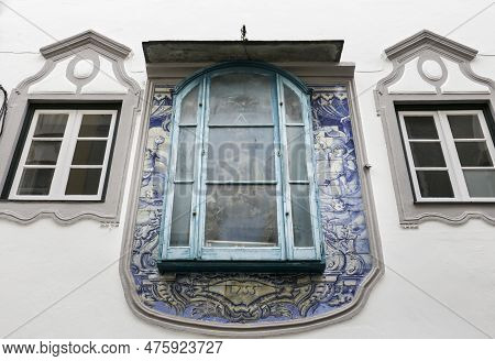 Evora, Portugal- October 10, 2022: Typical Portuguese Facade In The Old Town Of Evora, Portugal