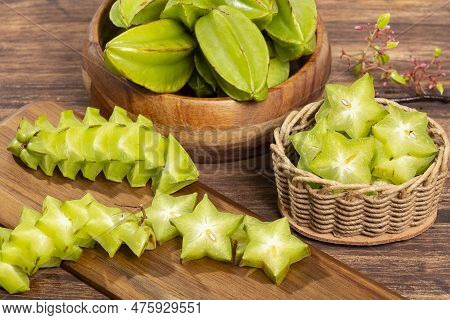 Star Fruit Or Carambola Green - Averrhoa Carambola; Photo On Wooden Background
