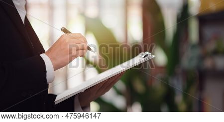 Business People Analyzing Market Data Reports And Check The Documents ,evaluating The Quality And Ef