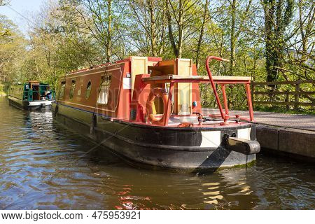 Llangollen, Dengighshire Wales - 21 April 2019: Narrow Boats On The Llangollen Canal As It Crosses T