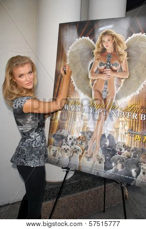 Joanna Krupa Unveils her 