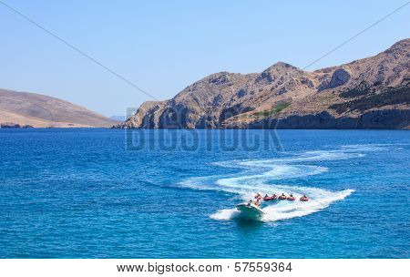 Water Play, Baska