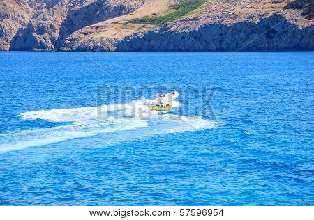 Water Play, Baska
