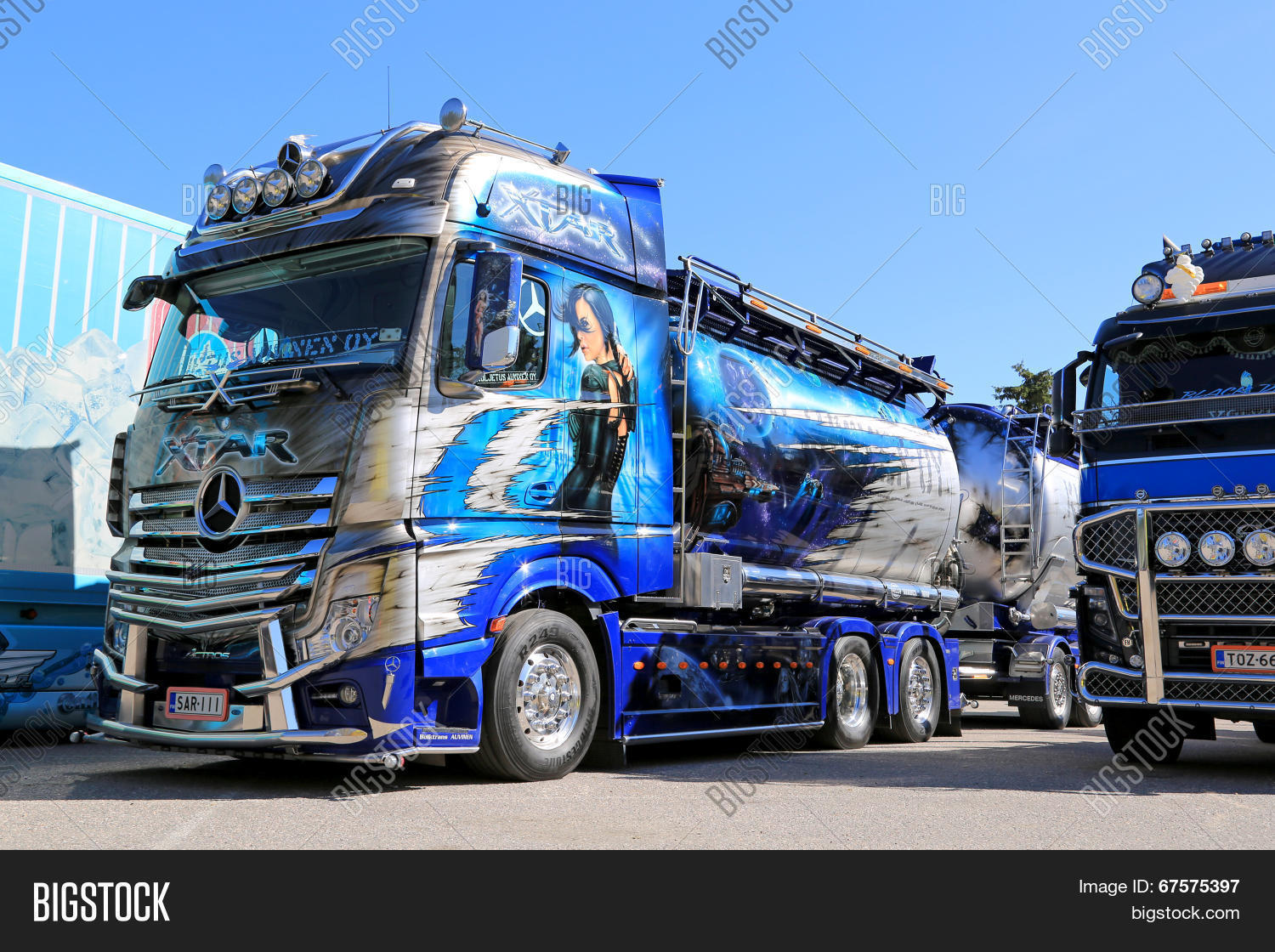 Mercedes-Benz Actros Image & Photo (Free Trial) | Bigstock
