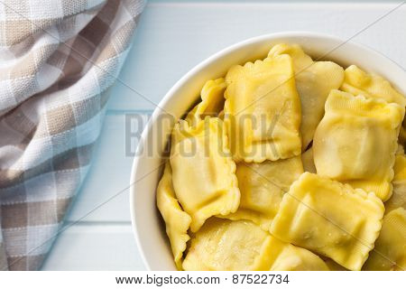 the cooked ravioli pasta in bowl