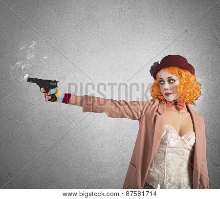 Clown thief shoots