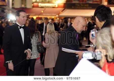 Sir Ben Kingsley: soha enged én megy premierje a központi London 2010. október 11.
