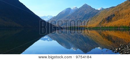 Majestic Emerald Mountain Lake