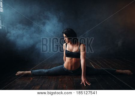 Grace female dancer, contemp dance