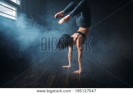 Body flexibility, contemp style dancer
