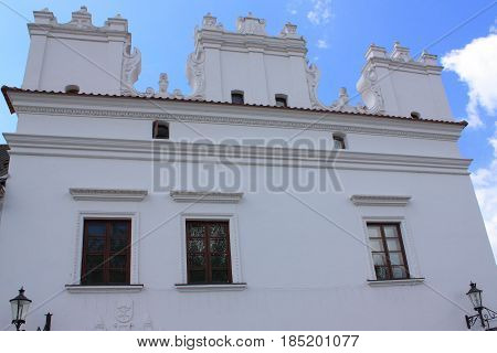 White house from the 17th century in Kazimierz Dolny on the Vistula River (Poland). Tenement house modeled on Celejowska House, however, in the appearance more simple. The only decorative accent is the attic. Despite this, it is one of the most important 
