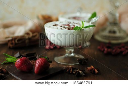 Cold dessert is a taste of happiness and thirst quenching on a hot day