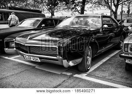 Berlin - May 11: Personal Luxury Car Buick Riviera Gs, Second Generation (black And White), 26Th Old