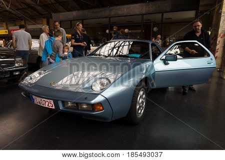 Berlin - May 11: A Sports-gt Car Porsche 928, 26Th Oldtimer-tage Berlin-brandenburg, May 11, 2013 Be