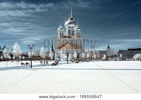 The landscape is shot on a specially installed camera on which a filter is installed that does not allow the visible range of light to be visible. But only infrared radiation. With this shooting the grass and foliage of the trees in white pink or red colo