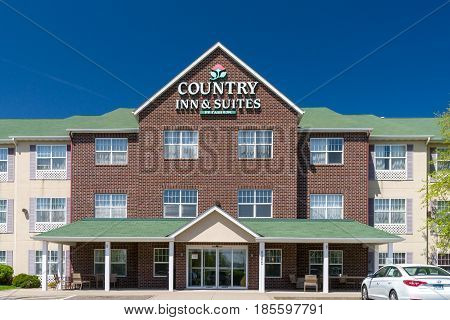 Country Inn And Suites Exterior Sign And Logo