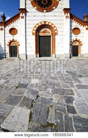 Church  In    Mercallo  Old   Closed Brick  Sidewalk Italy  Lombardy