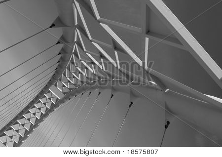 在多伦多，安大略省，加拿大汉博河悬浮的弓。