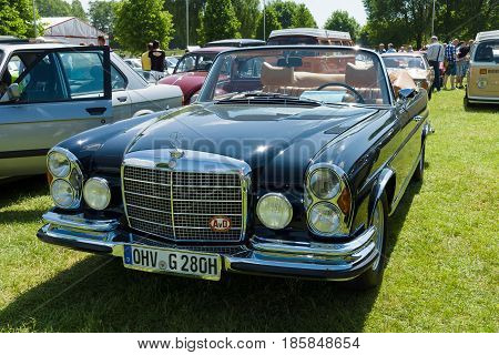 Paaren Im Glien, Germany - May 19: Full-size Luxury Car Mercedes-benz 300 Se Cabriolet (w112), 